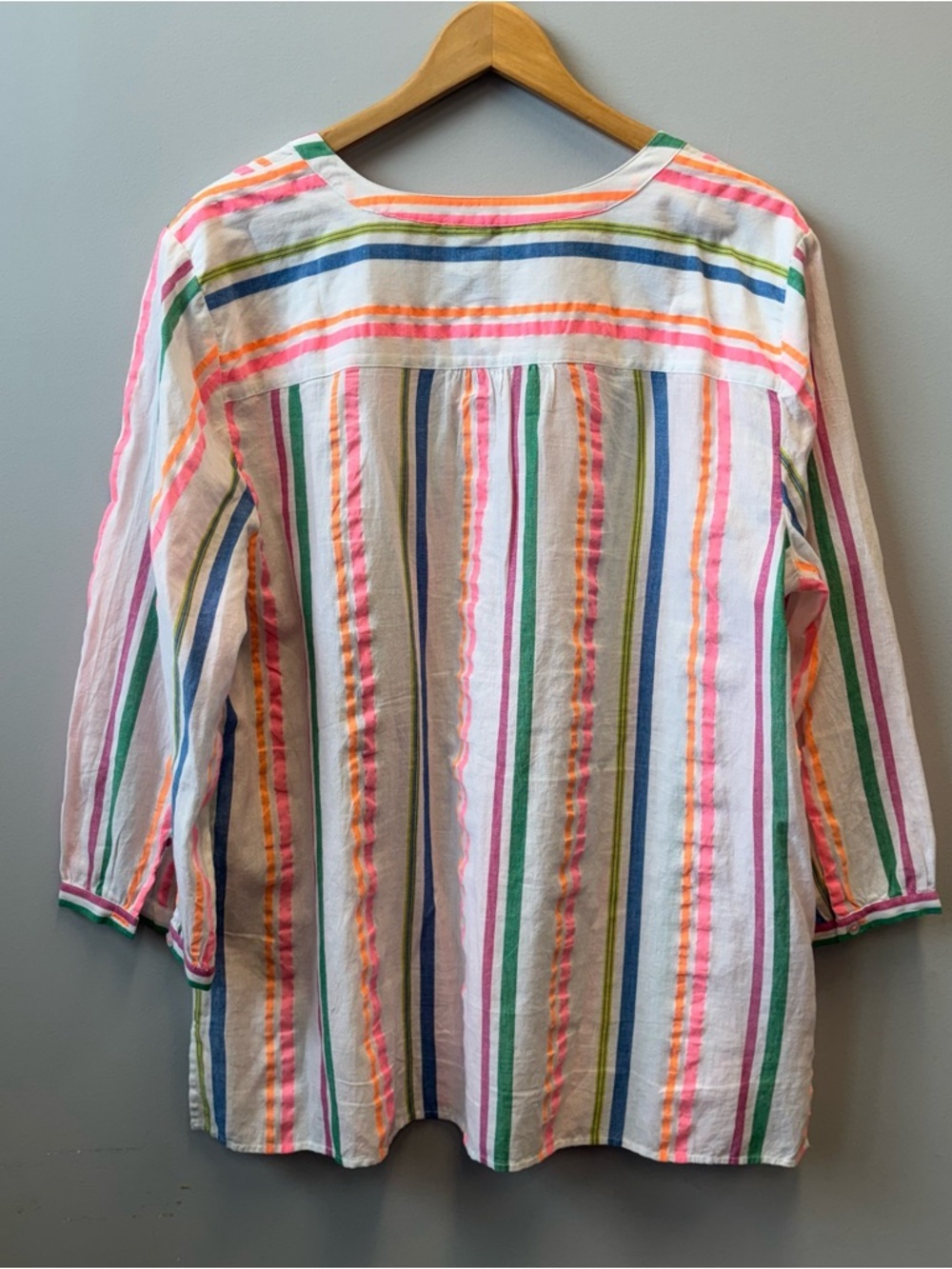 Talbots XL Top lightweight popover v-neck 3/4 sleeves - Picture 3 of 13